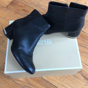 Michael Kors Sabrina mid bootie